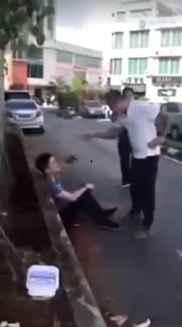 老丈人吃瓜,笑料百出，揭秘家庭欢乐时光